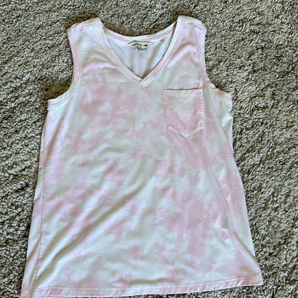 Toad&Co - cute vneck sleeveless top. Size Medium